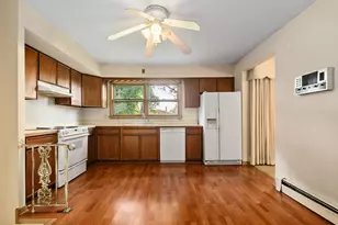10336 S Georgia Ln, Oak Lawn, IL 60453 - Photo 6