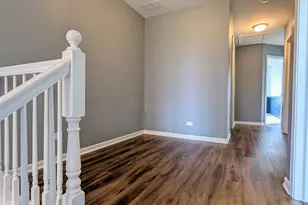 284 Edmundton Cir, Carol Stream, IL 60188 - Photo 12