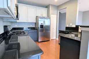 284 Edmundton Cir, Carol Stream, IL 60188 - Photo 6