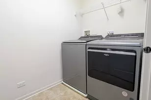 284 Edmundton Cir, Carol Stream, IL 60188 - Photo 20