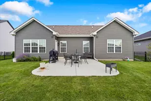 635 Maplewood Cir, Elburn, IL 60119 - Photo 38