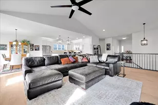 635 Maplewood Cir, Elburn, IL 60119 - Photo 8