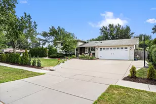 321 Hickory Ln, Schaumburg, IL 60193 - Photo 1