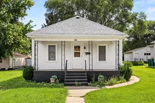 907 Johnson St, Streator, IL 61364 - Photo 1