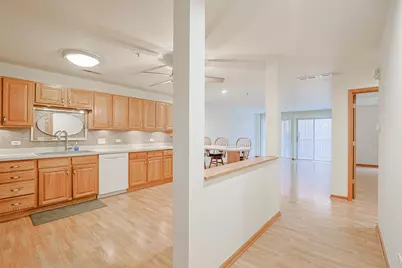 27 E Hattendorf Avenue #213, Roselle, IL 60172 - Photo 6