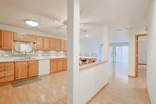 27 E Hattendorf Ave, Roselle, IL 60172 - Photo 6