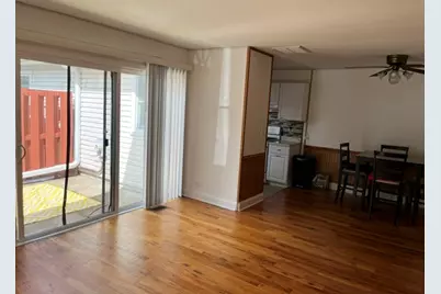 1811 Jamestown Circle #1811, Hoffman Estates, IL 60169 - Photo 4