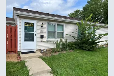 1811 Jamestown Circle #1811, Hoffman Estates, IL 60169 - Photo 2