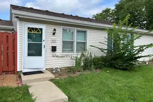 1811 Jamestown Cir, Hoffman Estates, IL 60169 - Photo 2