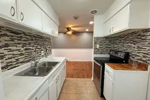 18W123 Kirkland Ln, Villa Park, IL 60181 - Photo 8