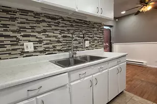 18W123 Kirkland Ln, Villa Park, IL 60181 - Photo 10
