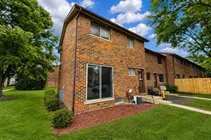 18W123 Kirkland Ln, Villa Park, IL 60181 - Photo 2