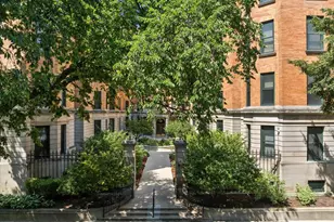 550 W Surf St, Chicago, IL 60657 - Photo 26