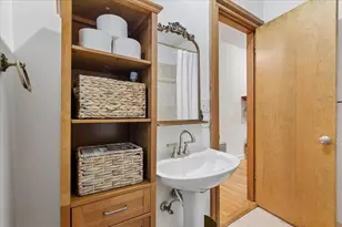 550 W Surf St, Chicago, IL 60657 - Photo 10