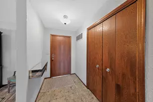 8001 W Courte Dr, Niles, IL 60714 - Photo 6