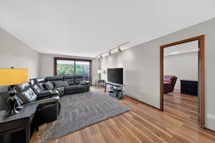 8001 W Courte Dr, Niles, IL 60714 - Photo 8