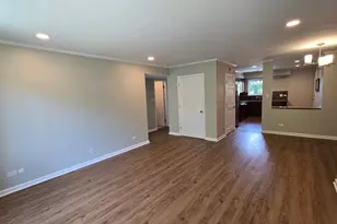 9388 Bay Colony Dr, Des Plaines, IL 60016 - Photo 12