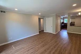 9388 Bay Colony Dr, Des Plaines, IL 60016 - Photo 16