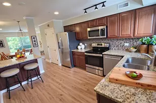 9388 Bay Colony Dr, Des Plaines, IL 60016 - Photo 8