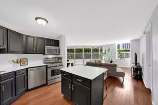 [Address not provided], Chicago, IL 60654 - Photo 2