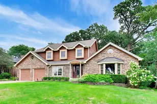8751 Carlisle Ct, Darien, IL 60561 - Photo 2