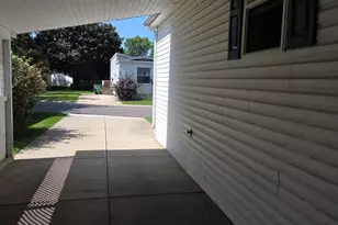 1071 Lake Terrace Rd, Elgin, IL 60123 - Photo 4