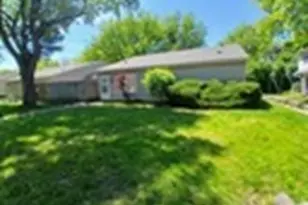 12 Fernwood Dr, Bolingbrook, IL 60440 - Photo 2