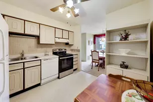 440 Raintree Ct, Glen Ellyn, IL 60137 - Photo 12