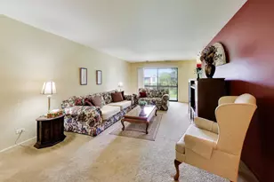 440 Raintree Ct, Glen Ellyn, IL 60137 - Photo 6