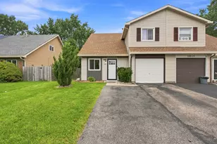 1816 Whitney Dr, Hanover Park, IL 60133 - Photo 2