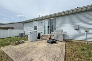 636 Sedgegrass Dr, Champaign, IL 61822 - Photo 34