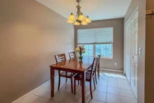 636 Sedgegrass Dr, Champaign, IL 61822 - Photo 10