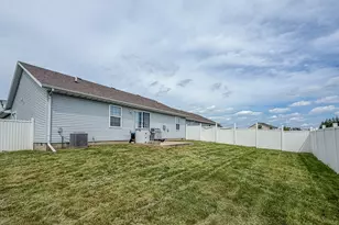 636 Sedgegrass Dr, Champaign, IL 61822 - Photo 32