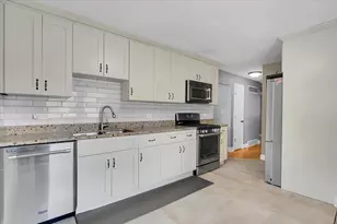 1402 S Robert Dr, Mount Prospect, IL 60056 - Photo 4