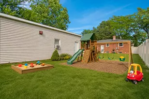 1402 S Robert Dr, Mount Prospect, IL 60056 - Photo 26