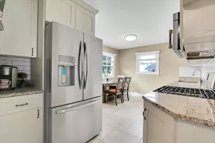 1402 S Robert Dr, Mount Prospect, IL 60056 - Photo 6