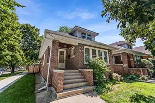 7457 N Maplewood Ave, Chicago, IL 60645 - Photo 1