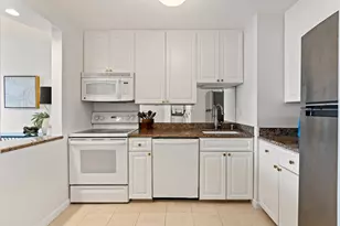111 W Maple St, Chicago, IL 60610 - Photo 10