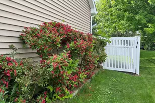 1208 Halifax Dr, Mundelein, IL 60060 - Photo 32
