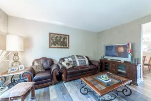 135 Enclave Cir, Bolingbrook, IL 60440 - Photo 4