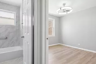 6654 N Seeley Ave, Chicago, IL 60645 - Photo 12