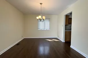 1656 Castbourne Ct, Wheaton, IL 60189 - Photo 4