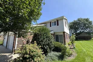 1656 Castbourne Ct, Wheaton, IL 60189 - Photo 2