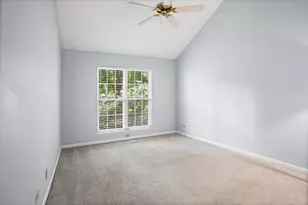 689 Bent Ridge Ln, Elgin, IL 60120 - Photo 8