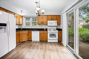 689 Bent Ridge Ln, Elgin, IL 60120 - Photo 6