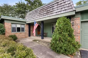 1135 Adirondack Dr, Northbrook, IL 60062 - Photo 2
