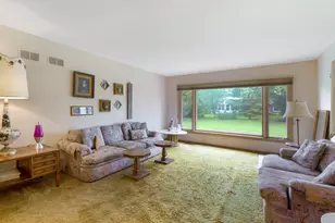 1135 Adirondack Dr, Northbrook, IL 60062 - Photo 8