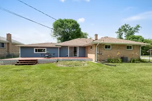 365 N Alleghany Rd, Grayslake, IL 60030 - Photo 16