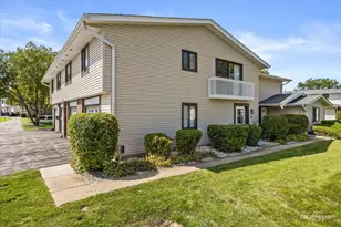 131 Fairlane Ct, Bloomingdale, IL 60108 - Photo 2