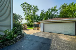 7945 W 91st St, Hickory Hills, IL 60457 - Photo 32